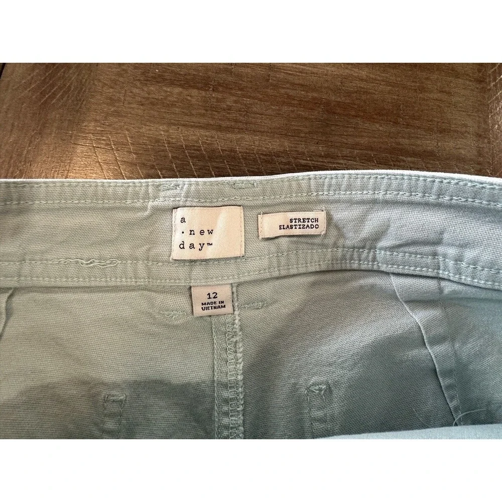 A NEW DAY Womens Size 12 Mint Green High Rise Stretch Cotton Blend Casual Shorts